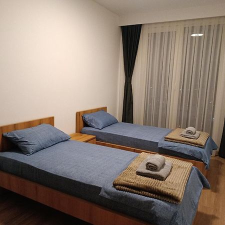 18Th & 16H Floor Secure Luxury Condos With Pool & Fitness Included In Price Skopje Esterno foto