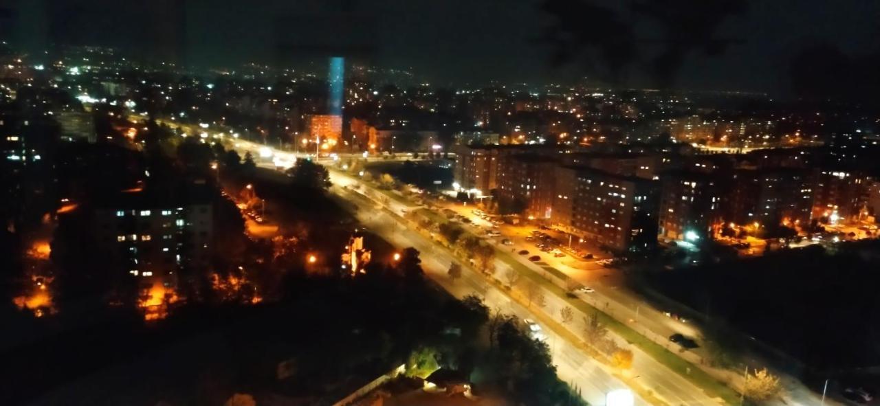 18Th & 16H Floor Secure Luxury Condos With Pool & Fitness Included In Price Skopje Esterno foto