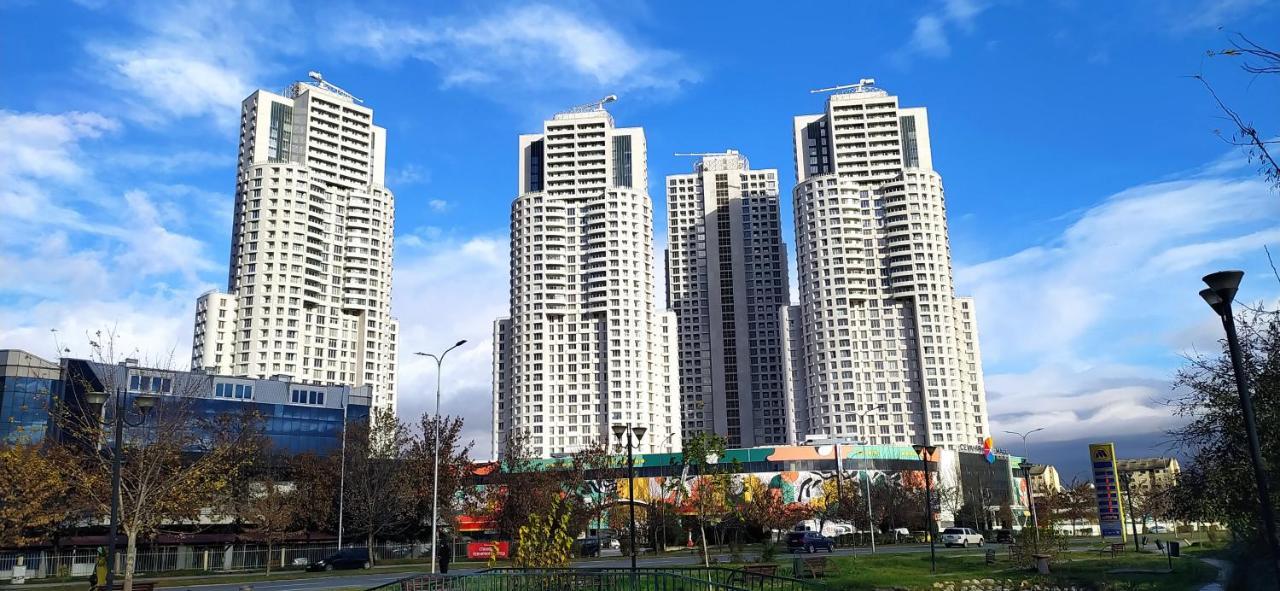 18Th & 16H Floor Secure Luxury Condos With Pool & Fitness Included In Price Skopje Esterno foto