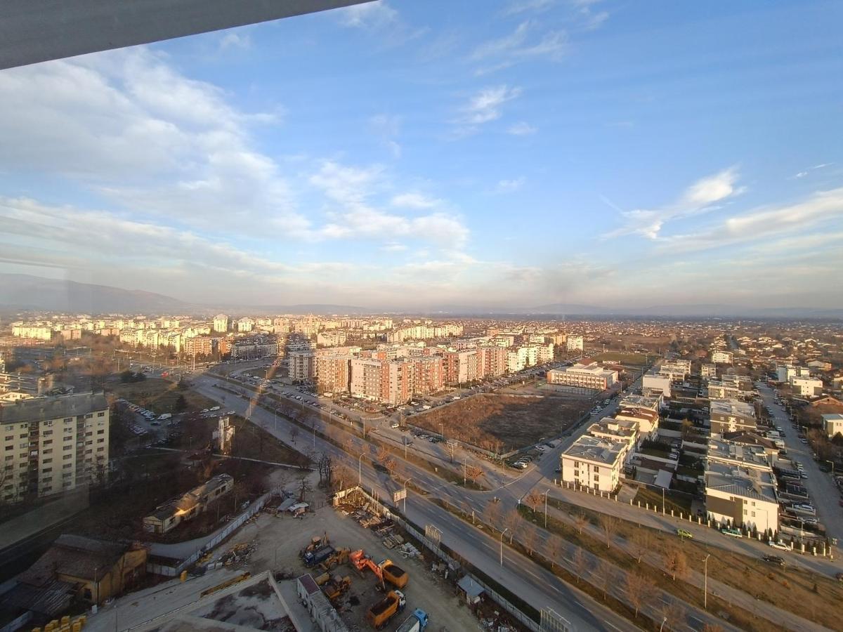 18Th & 16H Floor Secure Luxury Condos With Pool & Fitness Included In Price Skopje Esterno foto