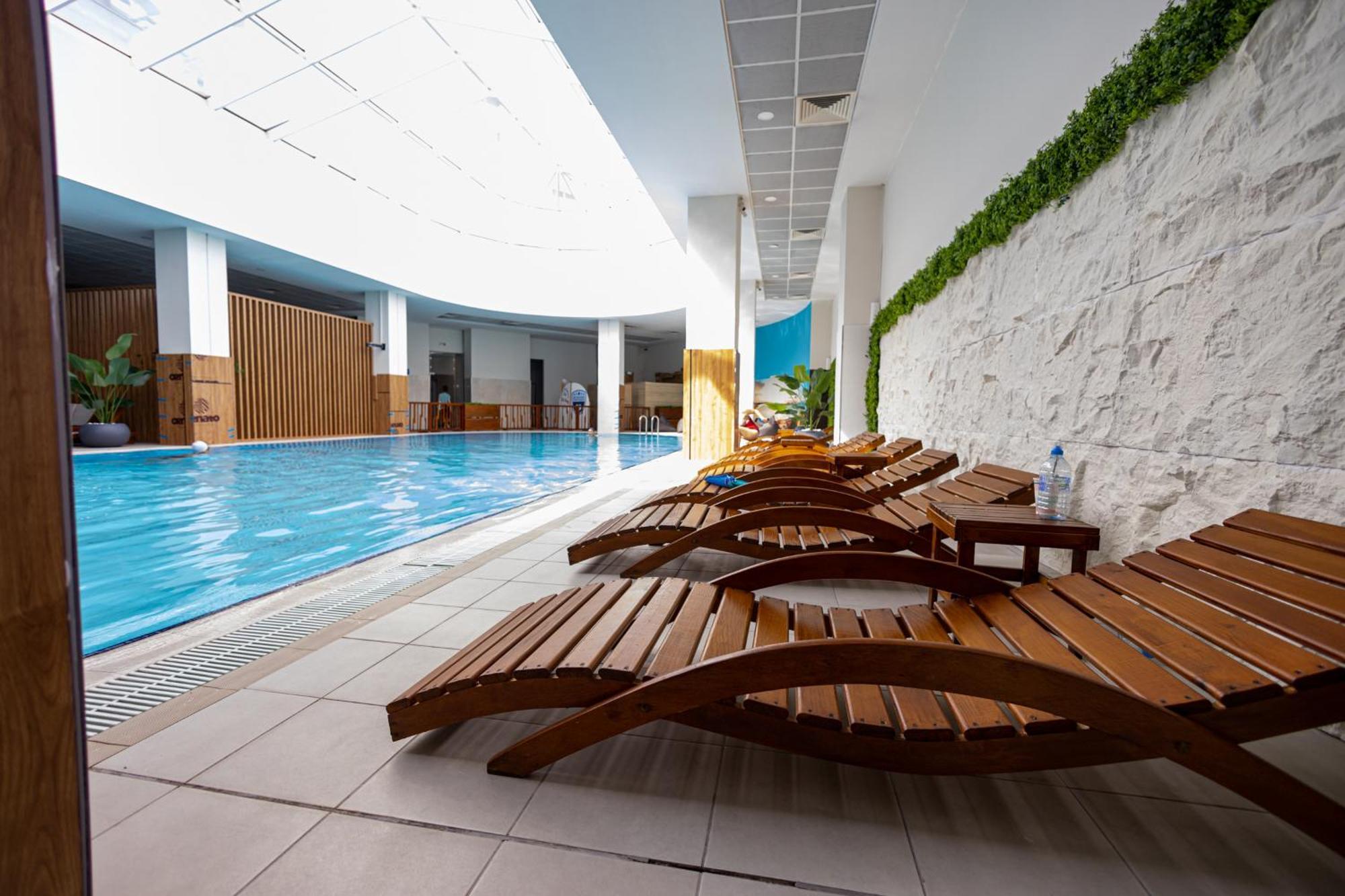 18Th & 16H Floor Secure Luxury Condos With Pool & Fitness Included In Price Skopje Esterno foto