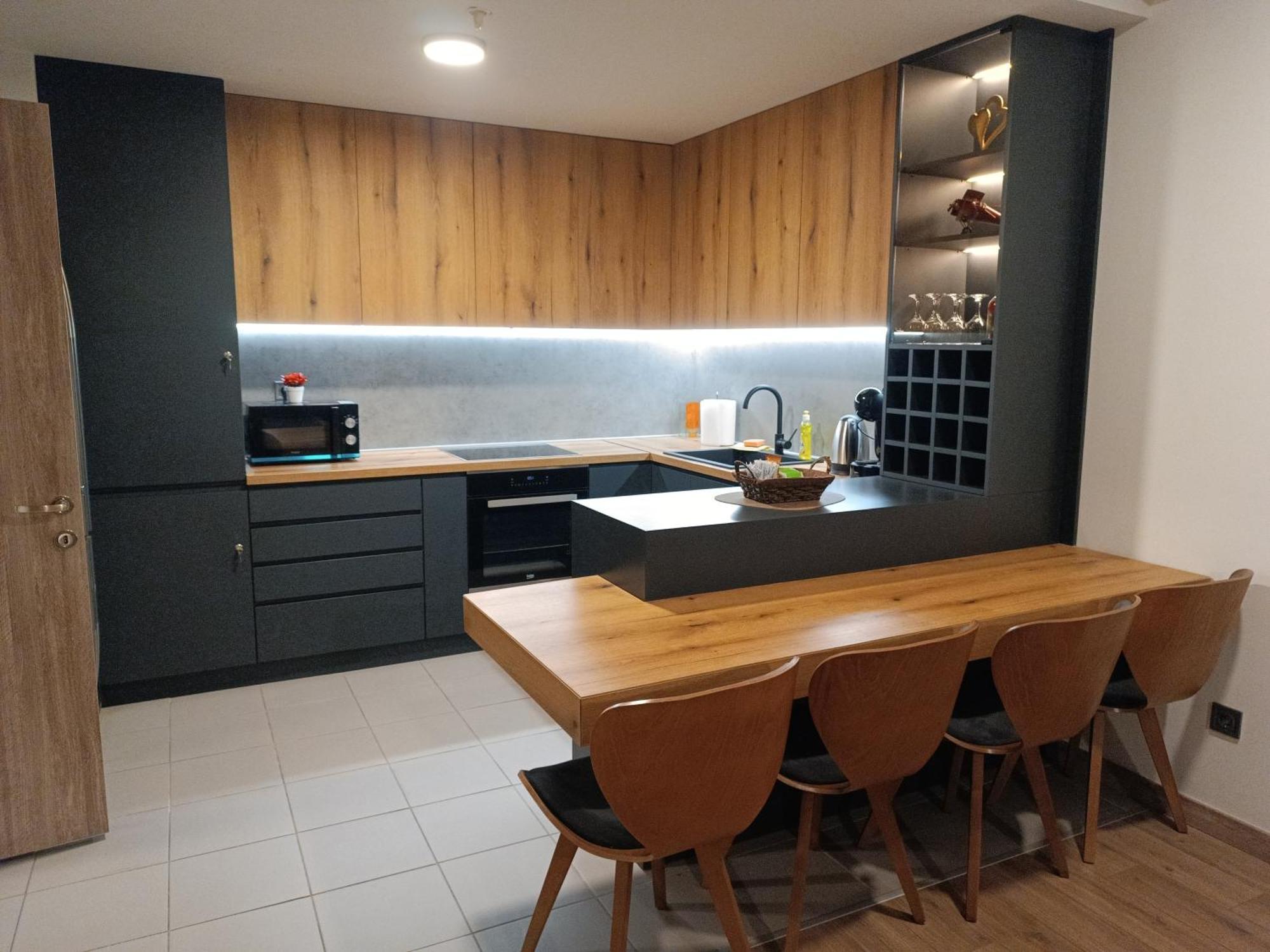 18Th & 16H Floor Secure Luxury Condos With Pool & Fitness Included In Price Skopje Esterno foto
