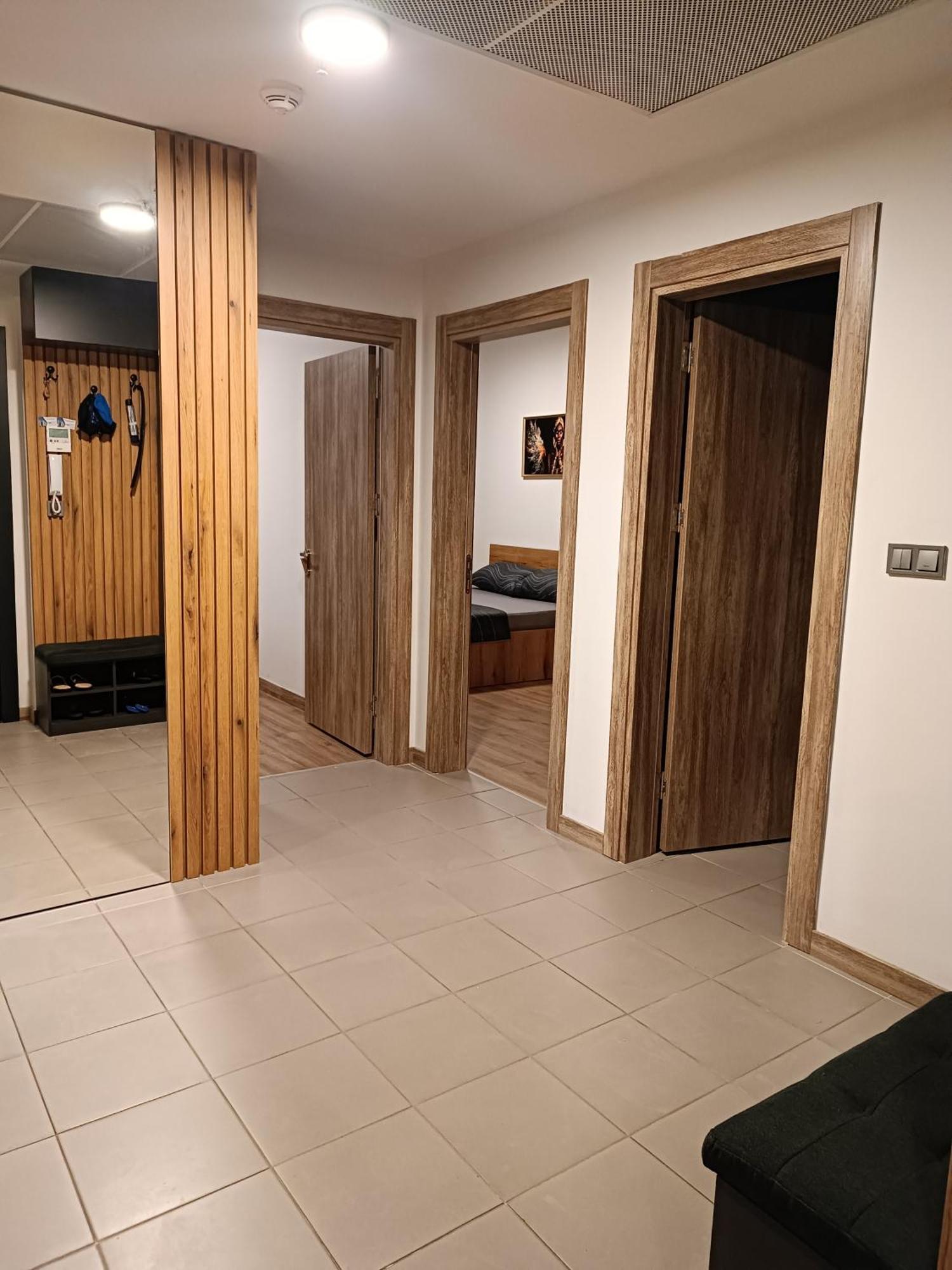 18Th & 16H Floor Secure Luxury Condos With Pool & Fitness Included In Price Skopje Esterno foto