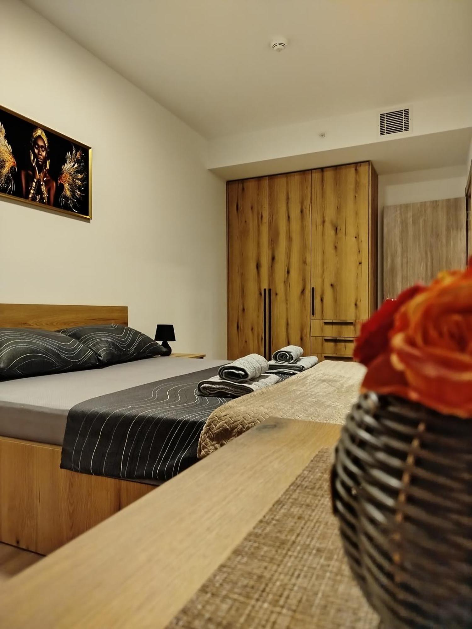 18Th & 16H Floor Secure Luxury Condos With Pool & Fitness Included In Price Skopje Esterno foto