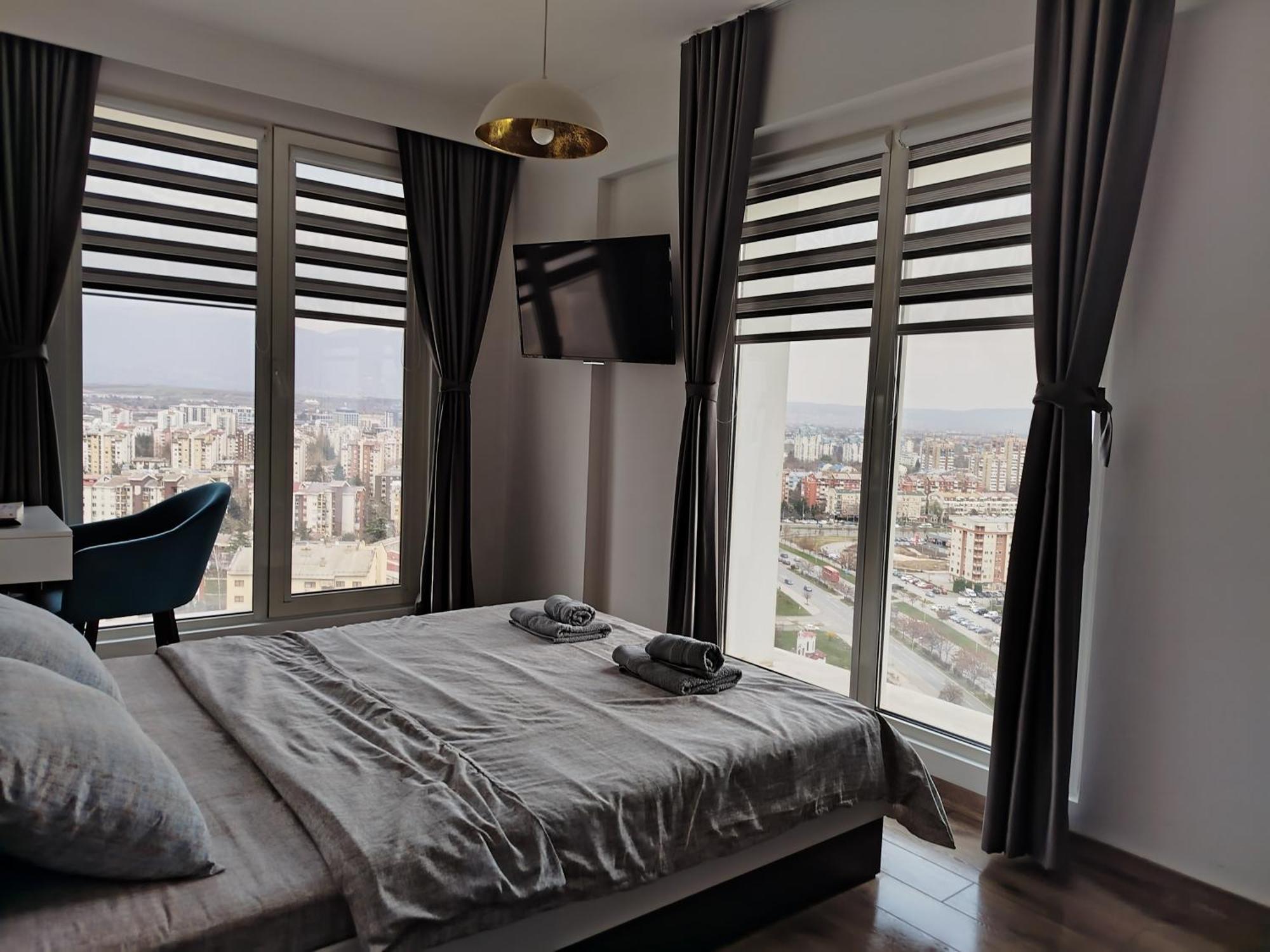 18Th & 16H Floor Secure Luxury Condos With Pool & Fitness Included In Price Skopje Esterno foto