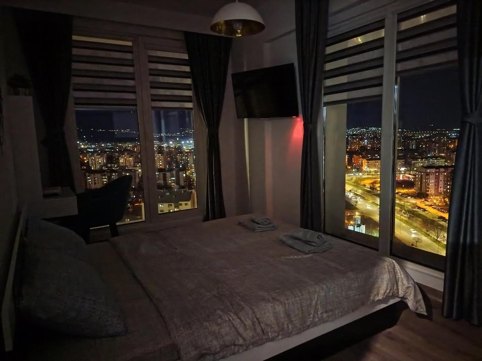 18Th & 16H Floor Secure Luxury Condos With Pool & Fitness Included In Price Skopje Esterno foto